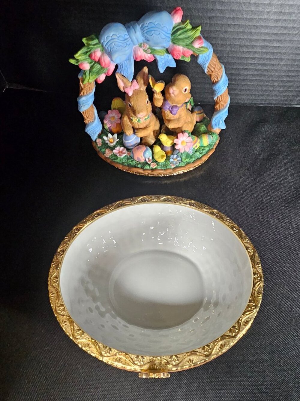 CWC Beautiful Detailed Porcelain Lidded Easter Basket With Gold Accent - Picture 2 of 15